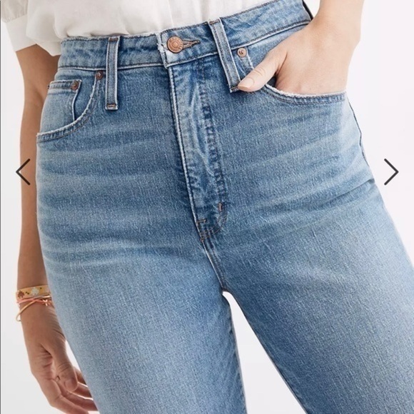 Madewell Petite Curvy Classic Straight Jeans in Meadowland Wash - Picture 2 of 10